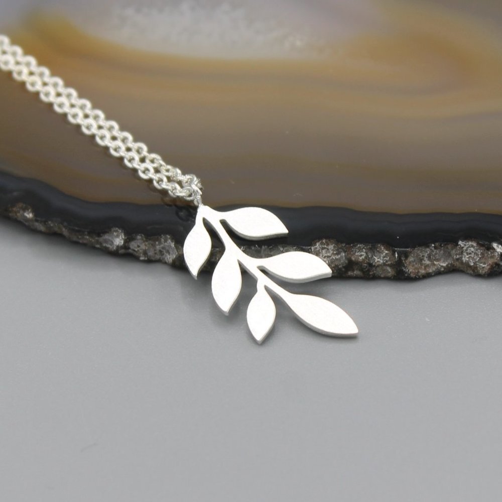 Jewelry necklace leaf nature silver tone dainty minimalist with chain new